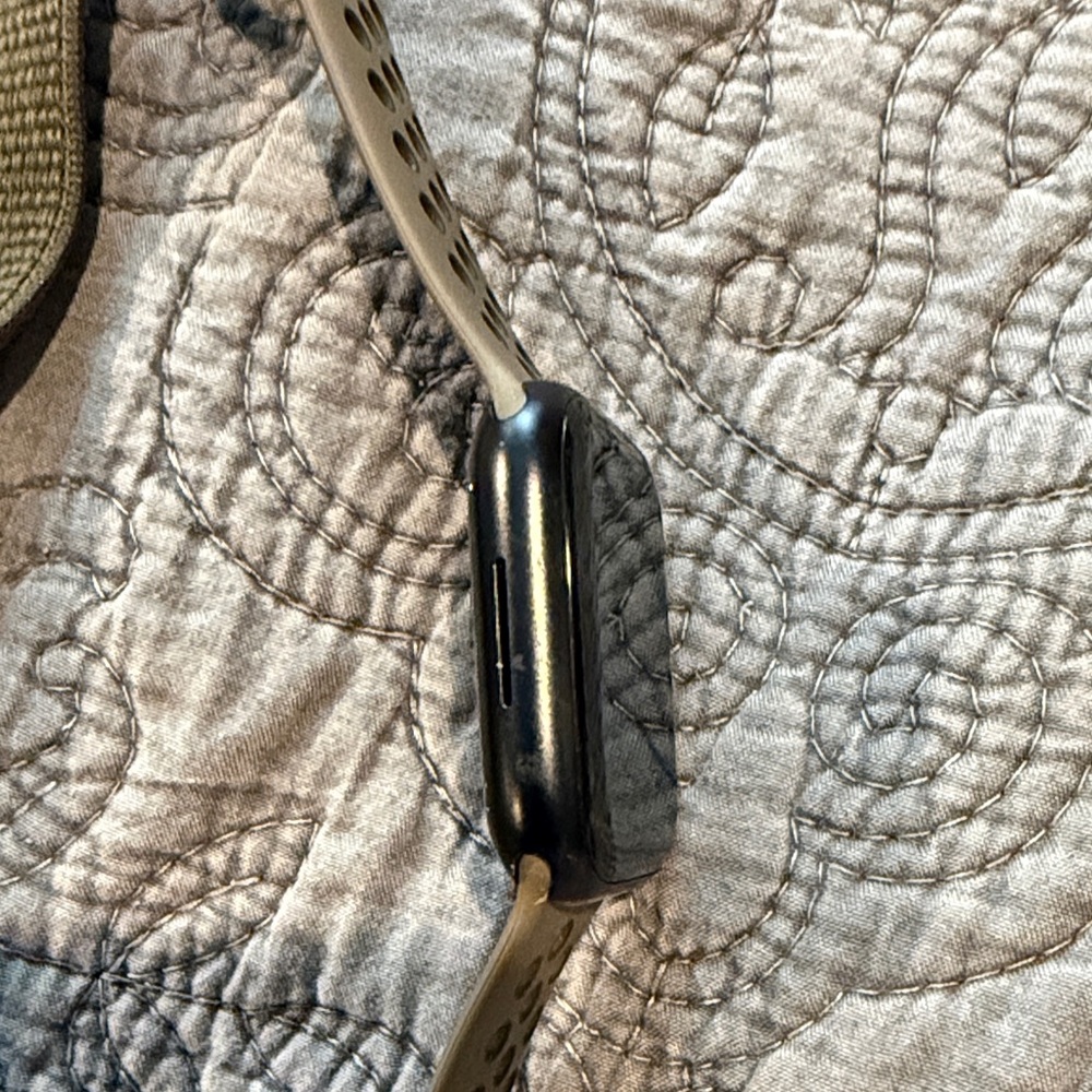 Apple Watch 8 with lots of bands - Picture 7 of 9